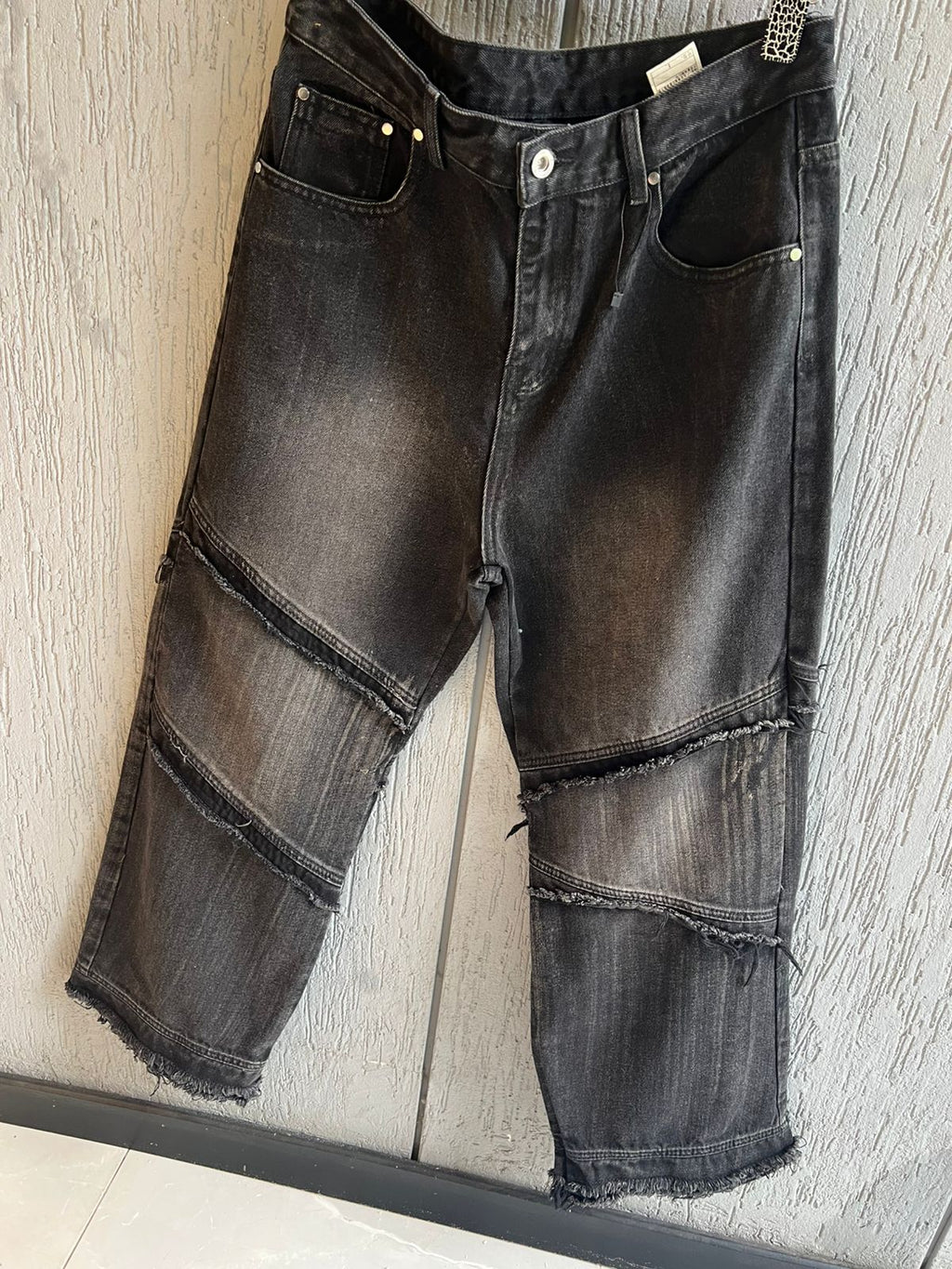 Fashion - Streetwear Relaxed Fit Black Denim Jeans with Frayed Seams