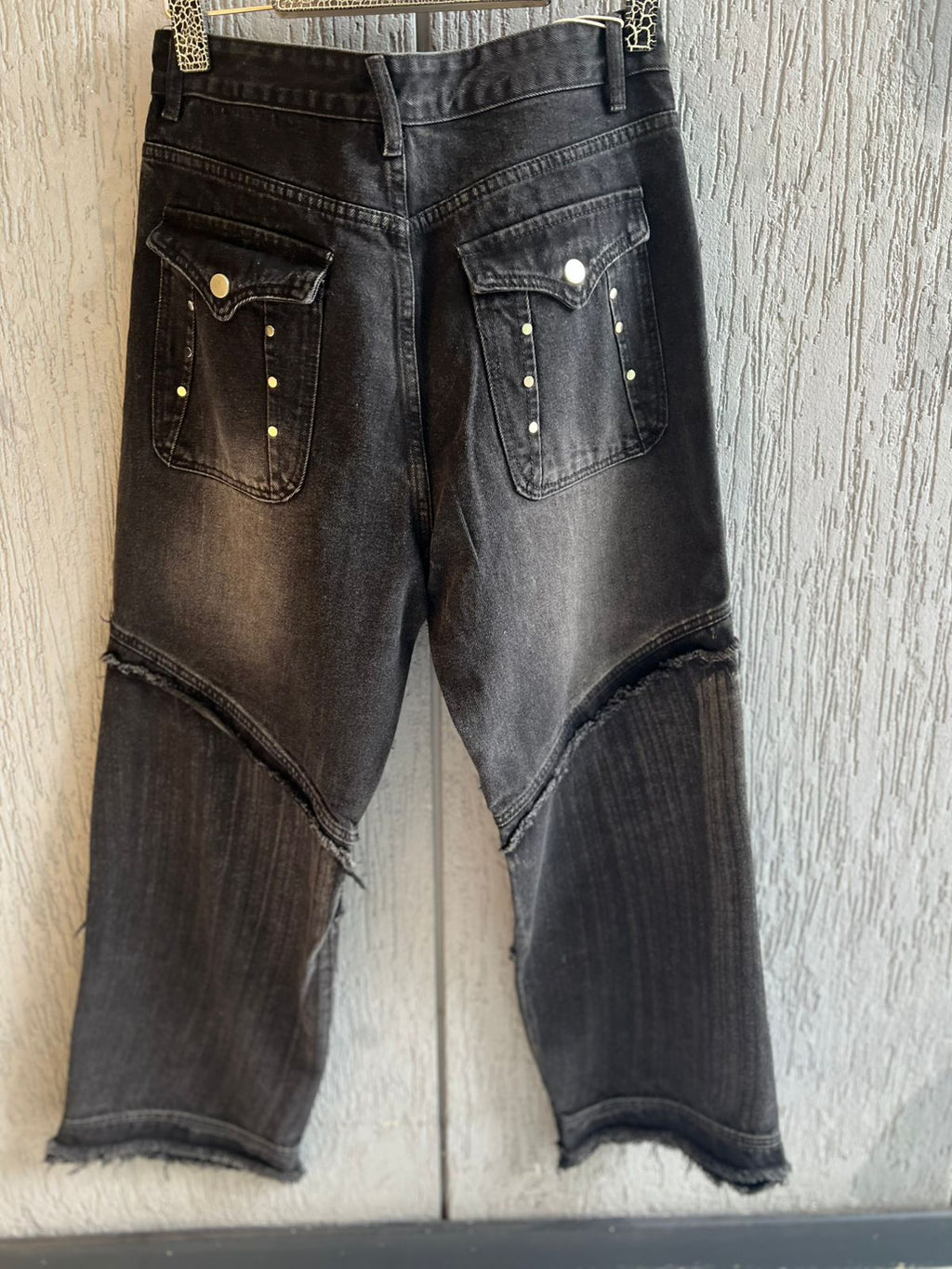 Fashion - Streetwear Relaxed Fit Black Denim Jeans with Frayed Seams