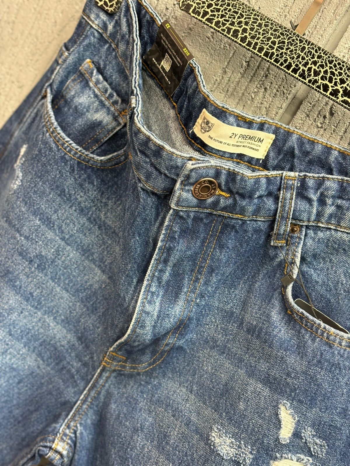 2Y Premium - Distressed Urban Tapered Jeans – Vintage Medium Blue